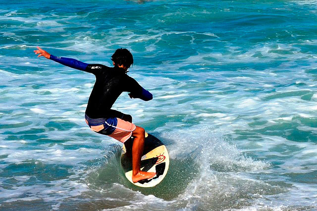 Surfea este verano: consejos para iniciarte en el surf