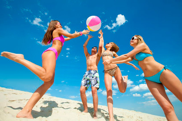 5 deportes para practicar este verano en la playa