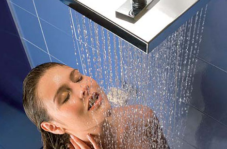 Tras un entrenamiento de musculación la ducha debe darse con agua tibia.