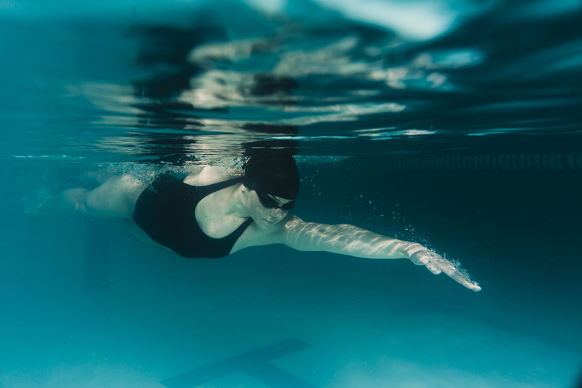 Descubre si es aconsejable utilizar lentillas en los deportes acuáticos