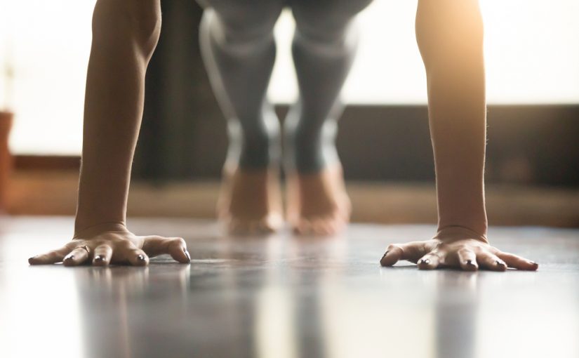 Cómo combinar yoga y pesas