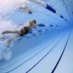 Trabajar ejercicios de resistencia con la natación