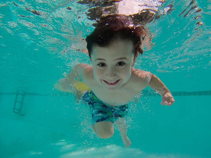 Ejercicio de natación para niños