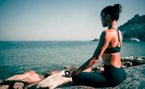 Motivos para practicar yoga al aire libre